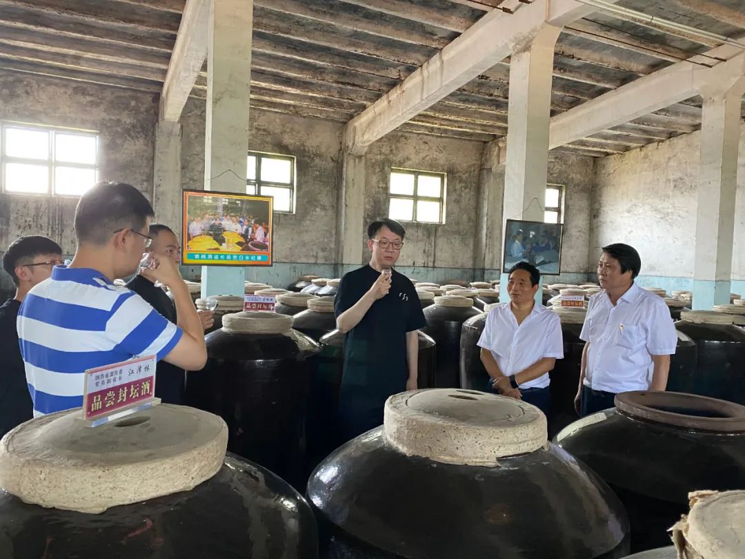 尋求合作，共謀發(fā)展--碧桂園創(chuàng)投董事長牛若磊一行蒞臨白水杜康酒廠參觀調研
